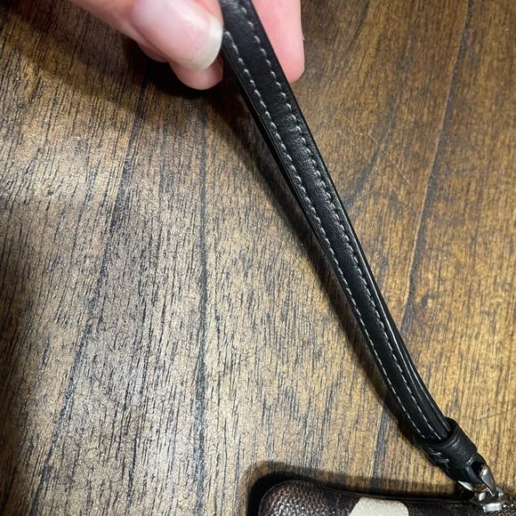 Coach heart wristlet - Picture 6 of 8
